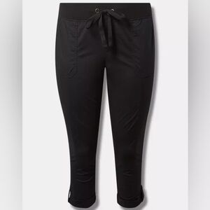 Torrid- Pull On Convertible Poplin Crop Pants